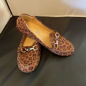 Liz Claiborne loafers flat sued shoes size 8 Animal Print